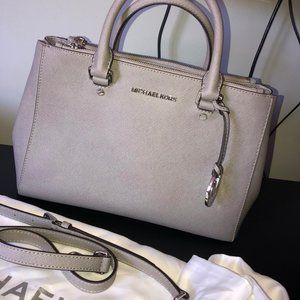 MEDIUM GREY MICHAEL KORS PURSE
